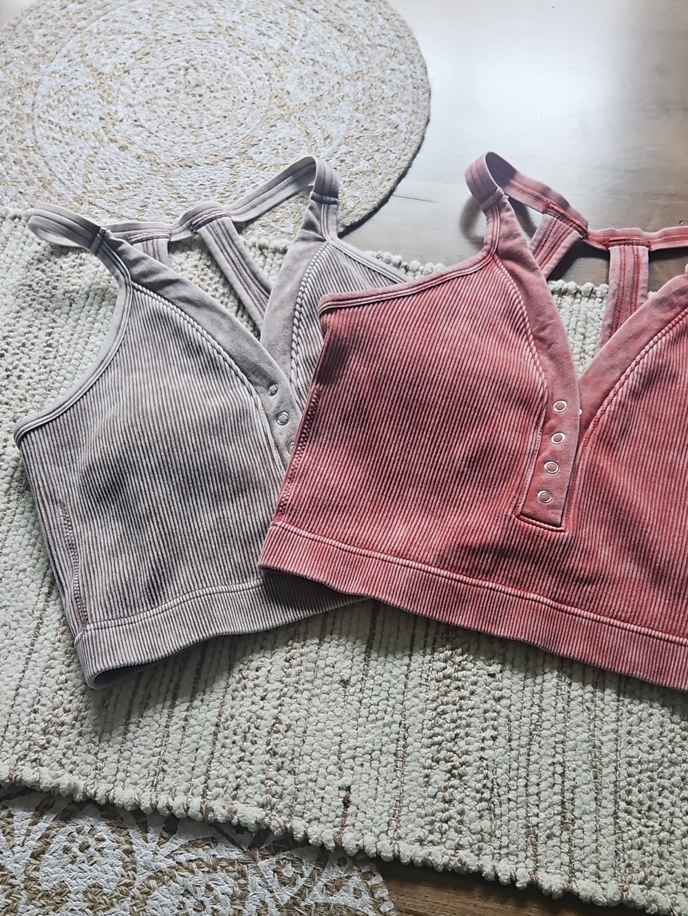 Zenanna ribbed Button-Front Crop Tank Top - Pink and Light Mauve